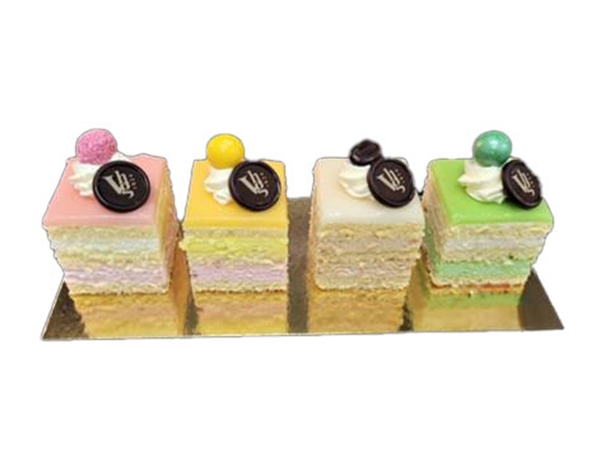 Petit four